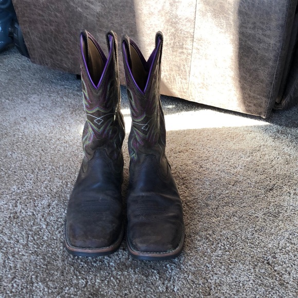 Ariat square toe boots - Picture 2 of 6